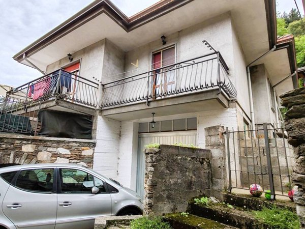 casa indipendente in vendita a Verbania in zona Intra