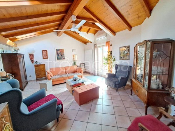 appartamento in vendita a Verbania in zona Suna