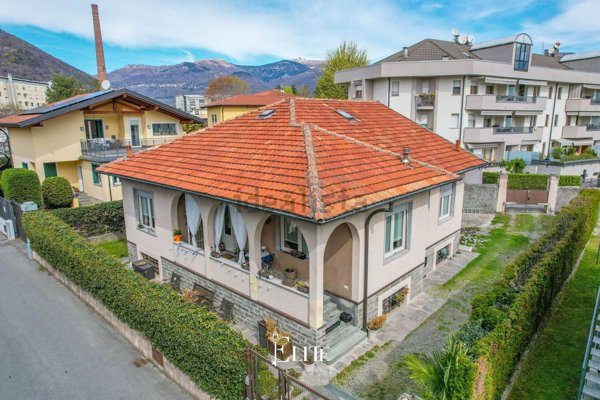 casa indipendente in vendita a Verbania in zona Pallanza