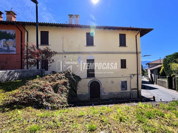 appartamento in vendita a Verbania in zona Intra