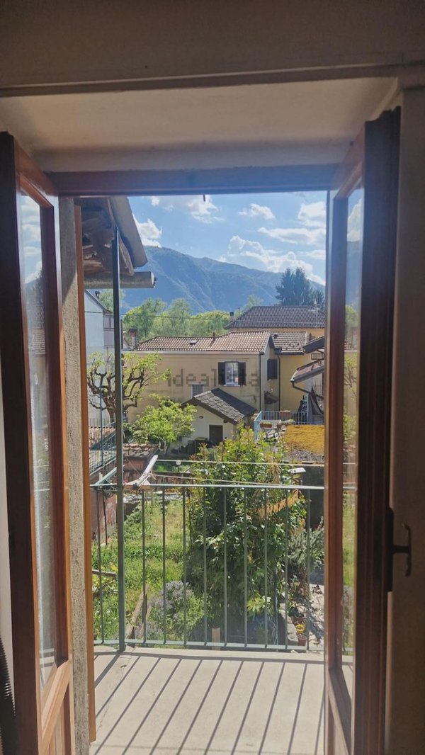 casa indipendente in vendita a Verbania in zona Fondotoce