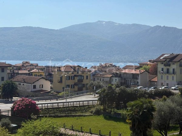 appartamento in vendita a Verbania in zona Suna