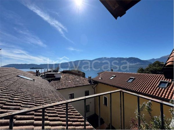 appartamento in vendita a Verbania in zona Suna