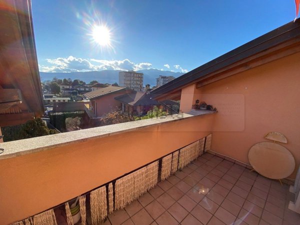 appartamento in vendita a Verbania in zona Suna