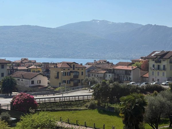 appartamento in vendita a Verbania in zona Suna