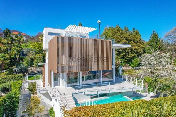 casa indipendente in vendita a Verbania in zona Intra