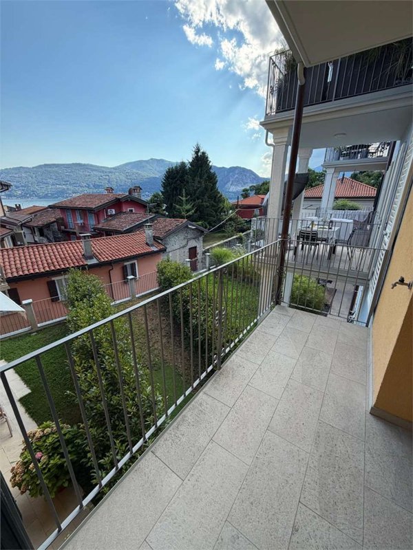 appartamento in vendita a Verbania in zona Suna