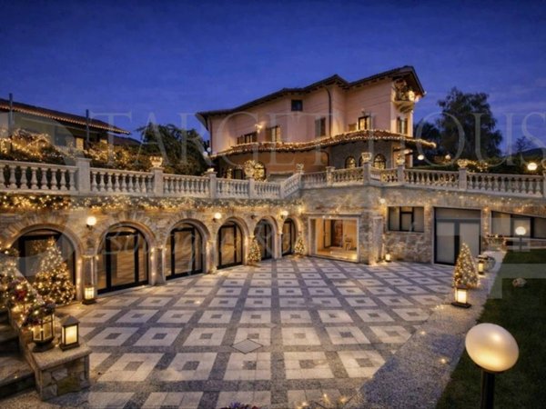 villa in vendita a Verbania in zona Intra