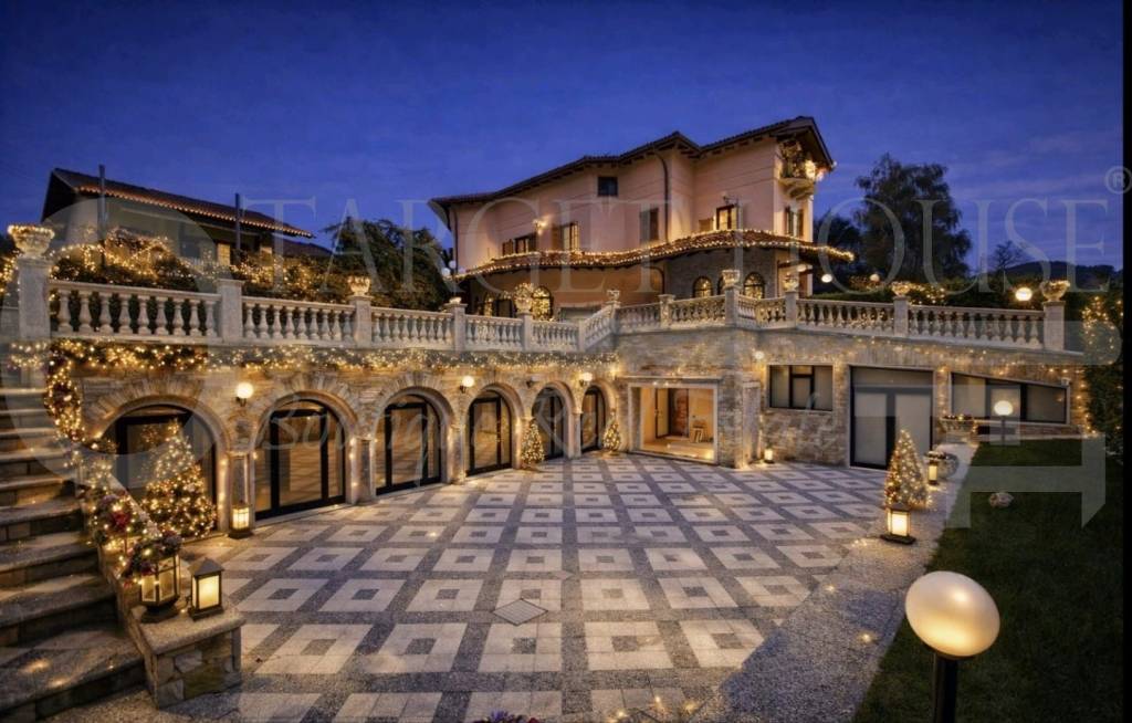 villa in vendita a Verbania in zona Intra