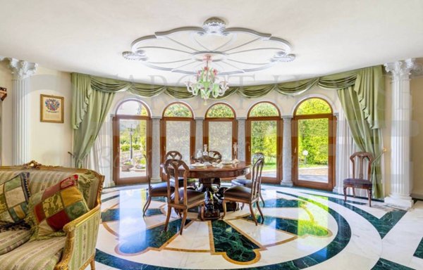 villa in vendita a Verbania in zona Intra