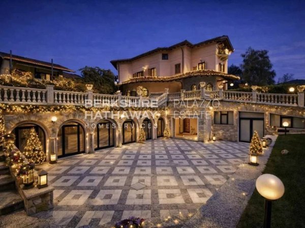 casa indipendente in vendita a Verbania in zona Pallanza