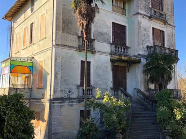 casa indipendente in vendita a Verbania in zona Intra
