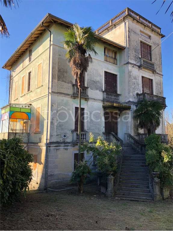 casa indipendente in vendita a Verbania in zona Intra
