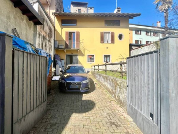 casa indipendente in vendita a Verbania in zona Intra