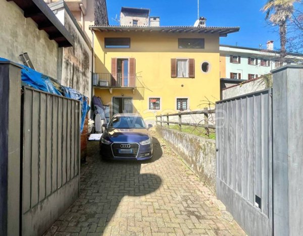 casa indipendente in vendita a Verbania in zona Intra