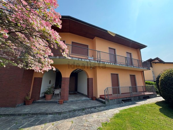 casa indipendente in vendita a Verbania in zona Pallanza