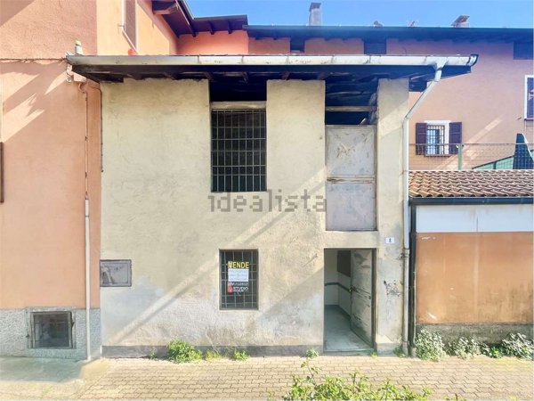 locale di sgombero in vendita a Verbania in zona Trobaso