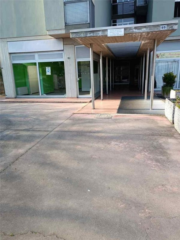 negozio in vendita a Verbania in zona Intra