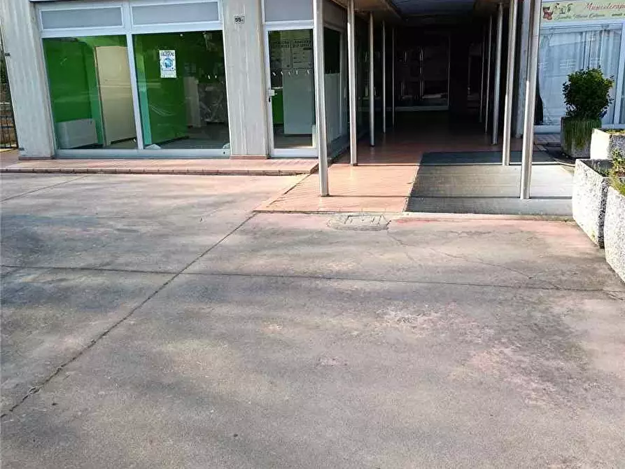 negozio in vendita a Verbania in zona Intra