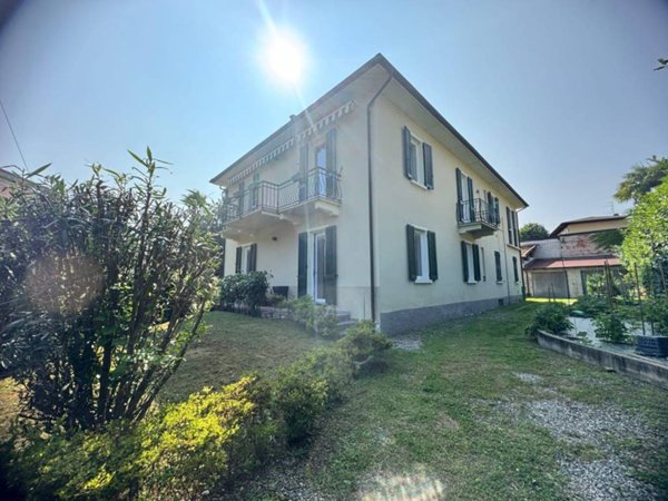 casa indipendente in vendita a Verbania in zona Intra