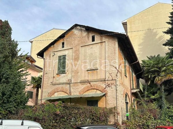 casa indipendente in vendita a Verbania in zona Pallanza