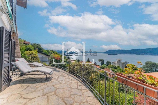 casa indipendente in vendita a Verbania in zona Suna