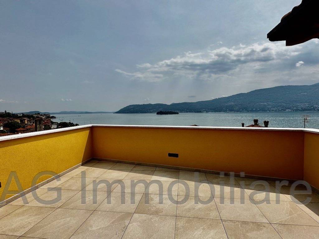 appartamento in vendita a Verbania in zona Suna