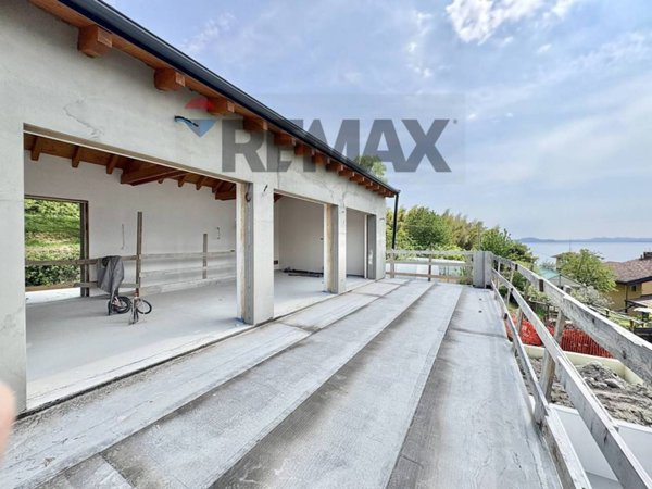 casa indipendente in vendita a Verbania in zona Suna