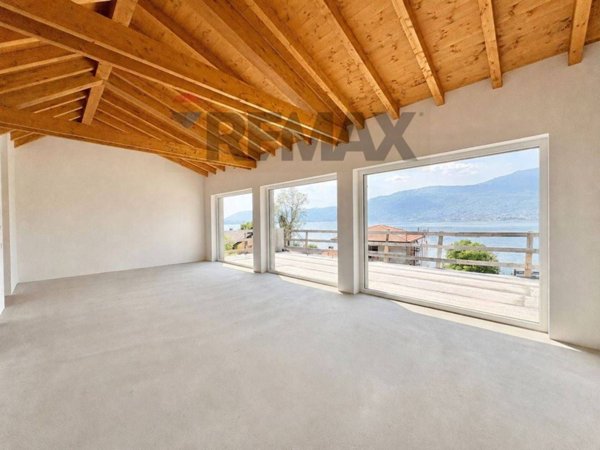 casa indipendente in vendita a Verbania in zona Fondotoce