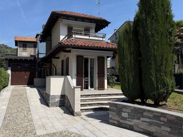 casa indipendente in vendita a Verbania in zona Pallanza