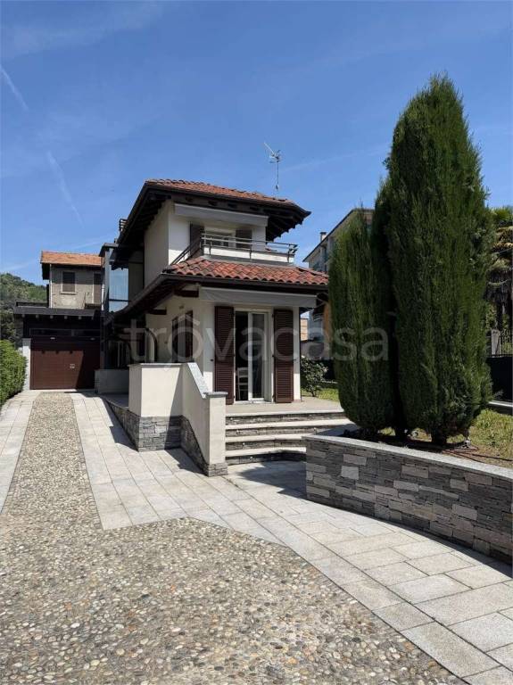 casa indipendente in vendita a Verbania in zona Pallanza