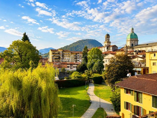 appartamento in vendita a Verbania in zona Intra