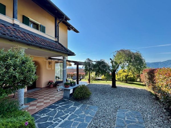 casa indipendente in vendita a Verbania in zona Intra