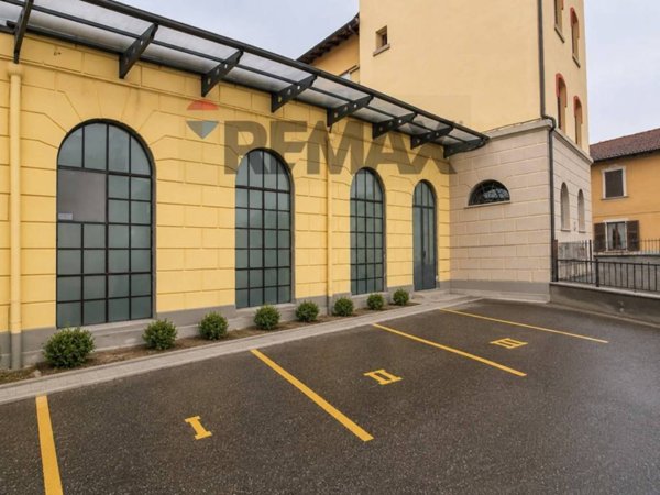 negozio in vendita a Verbania in zona Intra