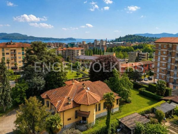 casa indipendente in vendita a Verbania in zona Intra