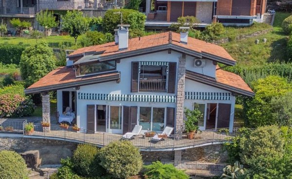 casa indipendente in vendita a Verbania in zona Suna