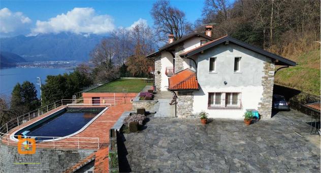 casa indipendente in vendita a Verbania in zona Cavandone