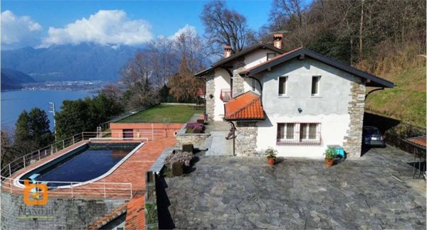 casa indipendente in vendita a Verbania in zona Cavandone