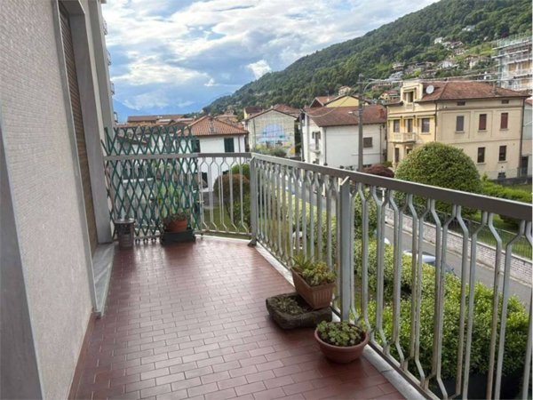 appartamento in vendita a Verbania in zona Suna