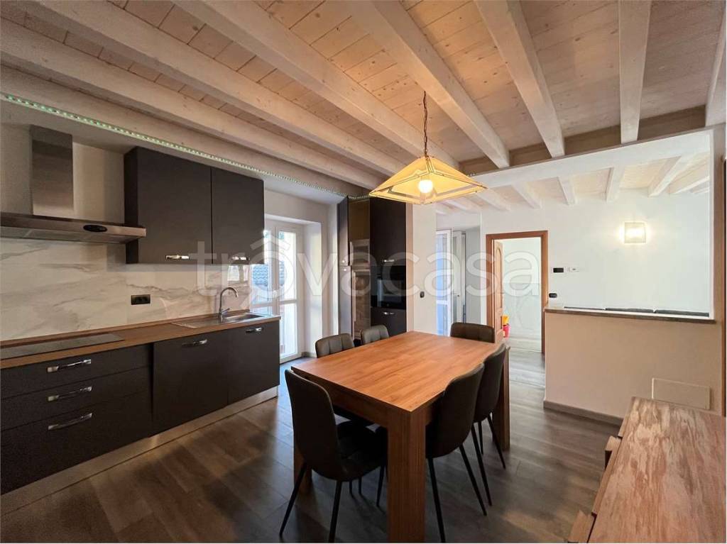 casa indipendente in vendita a Verbania in zona Trobaso