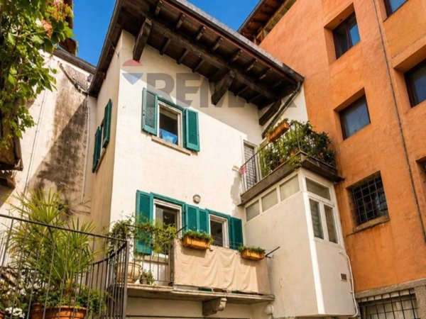 casa indipendente in vendita a Verbania in zona Intra