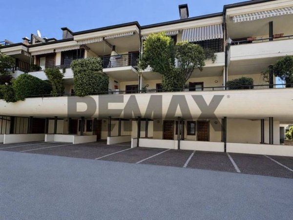 casa indipendente in vendita a Verbania in zona Pallanza