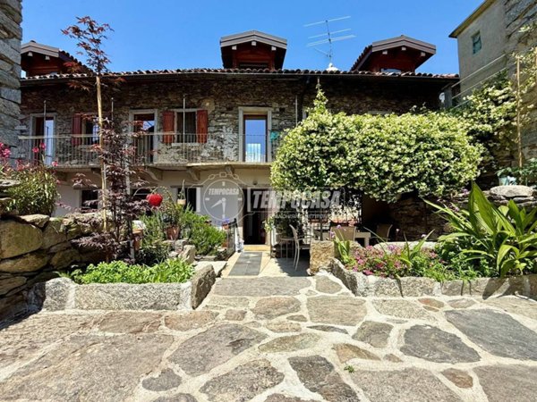 casa indipendente in vendita a Verbania in zona Intra