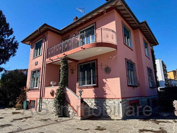 casa indipendente in vendita a Verbania in zona Sant'Anna