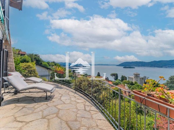 casa indipendente in vendita a Verbania in zona Suna