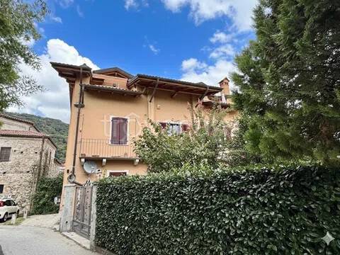 appartamento in vendita a Verbania in zona Suna