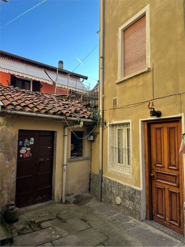 casa indipendente in vendita a Verbania in zona Suna