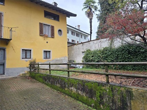 appartamento in vendita a Verbania in zona Intra