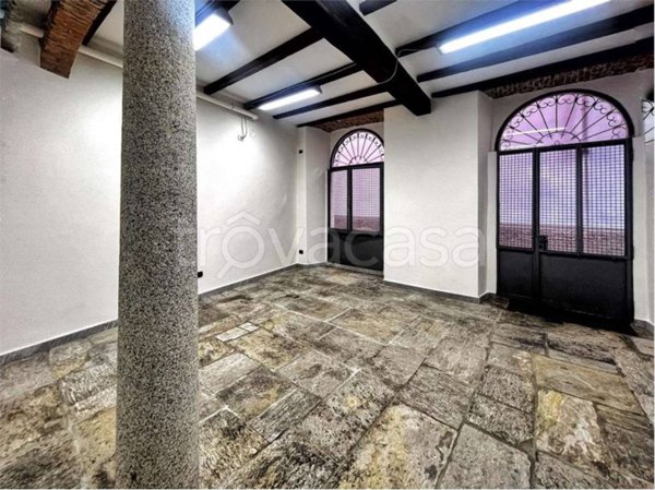 negozio in vendita a Verbania in zona Intra
