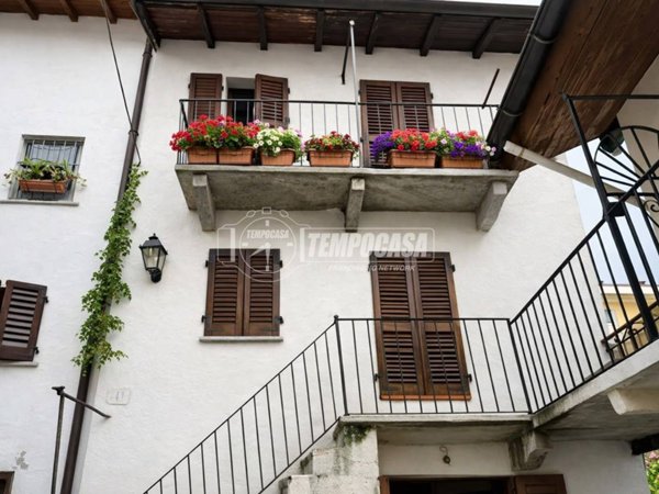casa indipendente in vendita a Verbania in zona Intra